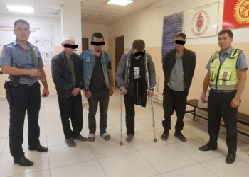 Бишкекте министрликтин имаратынан батарея уурдоого аракет кылгандар кармалды