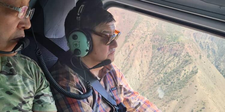 Акылбек Жапаров Миң-Куш айылындагы уулуу калдыктарды сактоочу жайларды рекультивациялоо иштери менен таанышты