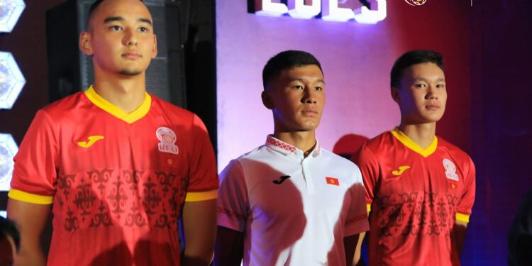 Кыргызстандын футбол боюнча курамасынын жаңы формасы чыкты (сүрөт)