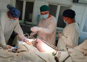 Оштогу балдар ооруканасында жамбаш сөөккө уникалдуу операция жасалды