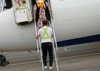 Баткендеги аэропортто тартылган сүрөт кызуу талкуу жаратып жатат