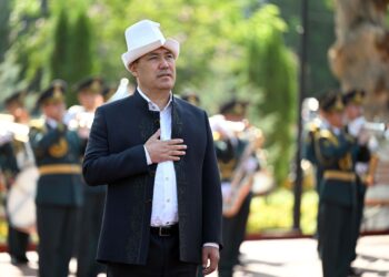 Садыр Жапаров: «Тарых жаратып калуу улам боло бербей турган тарыхый шанс. Шансты кетирбейли»