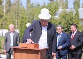 Ош шаарында таза суу маселеси чечилдиби? Жапаров суу алуучу жайды ишке киргизди