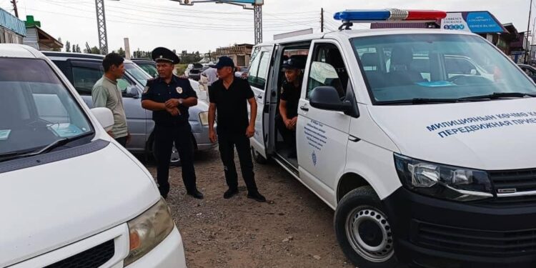 Манас районундагы Чоң-Капка постунда милиция иш алып барууда