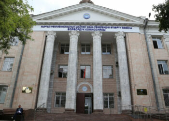 БШК депутаттыкка кѳрсѳтүлгѳн 3 талапкерди каттоодон баш тартты