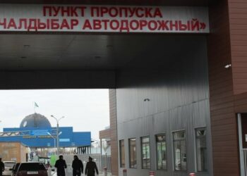 Чек ара кызматы кыргыз-казак чек арасында турган унаалар боюнча маалымат берди