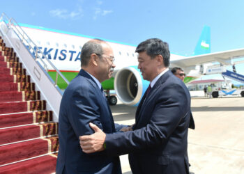 Өзбекстандын өкмөт башчысы Ысык-Көлгө келди