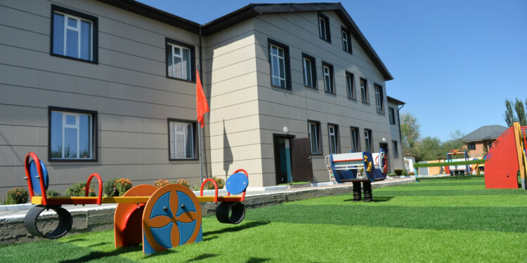 Жети-Өгүз районунда 100 балага ылайыктуу жаңы бала бакча ачылды