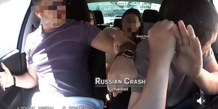 Москвада кыргызстандык таксист сабалган. Полиция арызды кабыл албай койгону айтылды