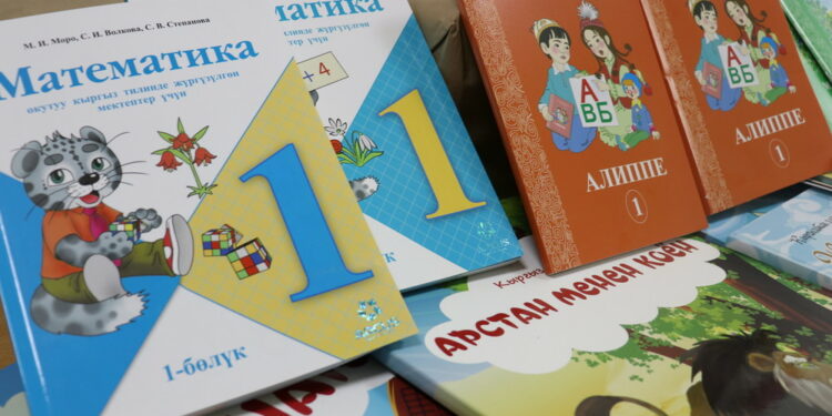 Быйыл мектептердеги окуу китептеринин ижара акысы — 25 сом
