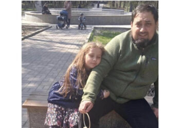 Ала-Арчада жоголгон атасы менен кызы. Кишинин жансыз денеси табылып, кыз изделип жатат