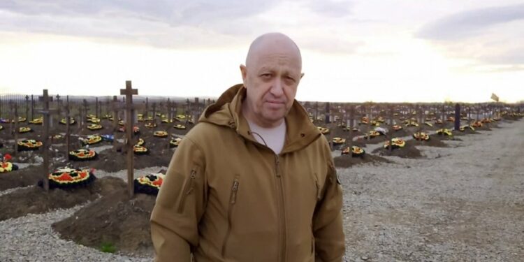 ЧВК «Вагнер» жетекчилери түндө авиакырсыкта набыт болгону айтылды. Соңку маалыматтар