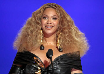 Бейонсе концерти кечигип башталганы үчүн күйөрмандарынын жол киресине 100 миң доллар коротту