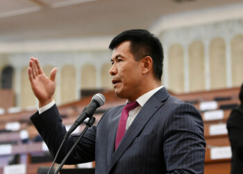 Өмүрбек Бакиров депутаттык мандатынан ажыратылды