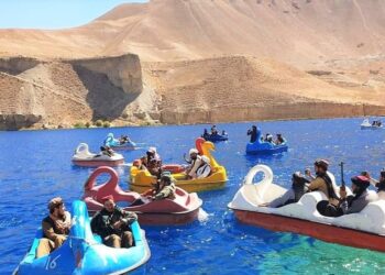 Талибан бийлиги хиджабдын айынан аялдарга сейил бакта сейилдөөгө тыюу салды