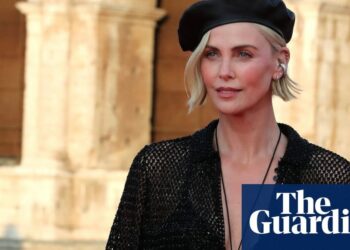 Актриса Шарлиз Терон: «Бетиме бир нерсе кылган жокмун. Болгону карып жатам жана бул табигый»