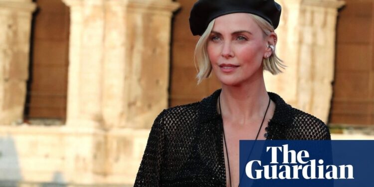 Актриса Шарлиз Терон: «Бетиме бир нерсе кылган жокмун. Болгону карып жатам жана бул табигый»