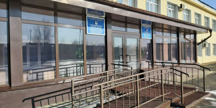 «Бирөө каза болуп, 6 бала жандандыруу бөлүмүндө». Казакстанда балдардын массалык уулануусу болду