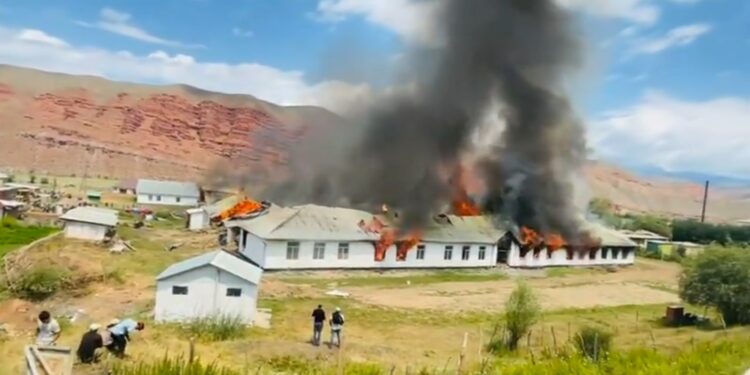 Кара-Кулжада мектепте өрт чыкты (видео)