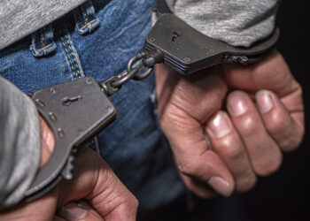 “Милицияга кабар берсең, атып салам”. Ошто май куюучу жайды карактоого шектелип 2 жаран кармалды