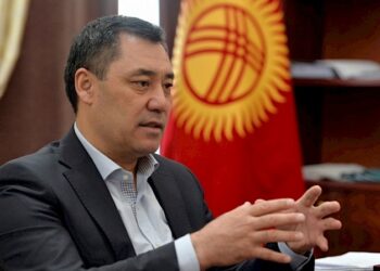 «Байларды, инвесторлорду чакырам». Садыр Жапаров Ысык-Көлдө 15 пансионат ижарага берилерин айтты