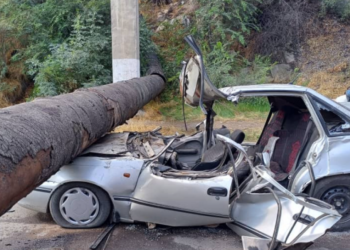 Ошто суу түтүгү унаага кулап, каза болгон ата-бала. Жүк ташуучу унаанын айдоочусу кармалды