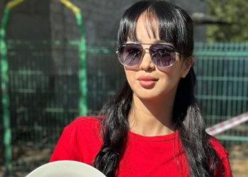 Лазат Нуркожоева тасмага тартылып жатат