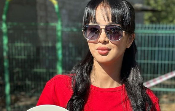 Лазат Нуркожоева тасмага тартылып жатат