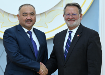 Нурланбек Шакиев АКШнын сенатору менен жолукту. Эмнелер талкууланды?