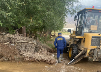 Тоңдо сел жүрүп, суу 30 үйдүн короосун каптады