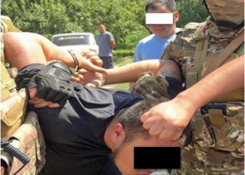 Жалал-Абадда ооруканага түшкүчө сабалган келин. Кармалган жаран киши өлтүрүүгө шектелип, издөөдө жүргөн