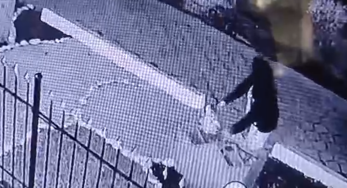 Нарында түн ичинде болгон кыздын жоругу видео түшүп, көпчүлүктү кыжырдантты