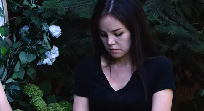 «Күзгүнү караган сайын ыйлайм» дейт пластикалык операциянын курмандыгы болгон кыз