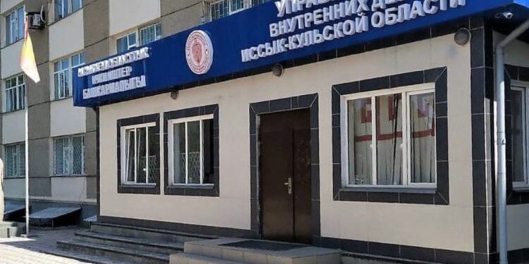 Милиция «Ысык-Көлдөгү 23 жаштагы жигиттин өлүмүн жаап-жашырууга аракет кылып жатат» дегендерге жооп берди
