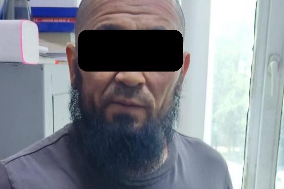 ТикТокто аялдын ич кийимин кийип чыккан блогер баңгизат менен кармалды
