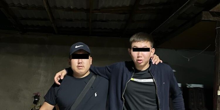 Өздөрүн ИИМ кызматкерлери катары тааныштырып, 300 миң сом талап кылган шектүүлөр кармалды