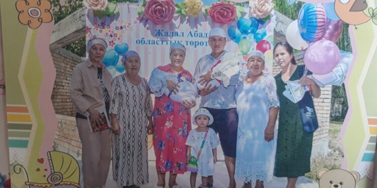 Жалал-Абадда милиция кызматкери эгиз балалуу болду