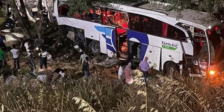 Түркияда жол кырсыгынан 12 адам каза болду. Окуянын чоо-жайы