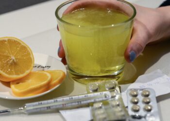 Өлкөдө сасык тумоо жүрүп жатабы же ковидби? Министр жооп берди