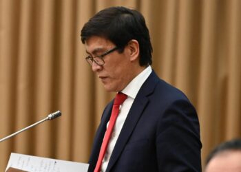 Байсаловдун Жогорку Кеңешке келүүсү, кечирим суроосу айрым депутаттардын ачуусун келтирди