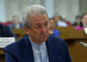 Адахан Мадумаров менен жолуккан депутат анын абалы тууралуу айтып берди