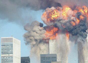 Кыйраган эгиз мунаралар. АКШдагы террордук кол салууга бүгүн 22 жыл болду