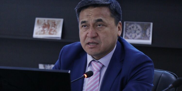 Кызматтан бошотулган Каныбек Иманалиев: «Биз баштаган иштерди аягына чыгаргыла»
