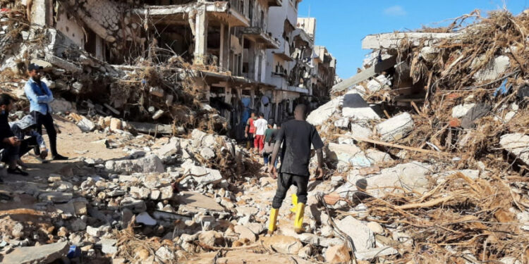 Ливия: каза болгондордун саны 11 миңден ашып, жансыз денелер жээкке чыгып жатат (видео)