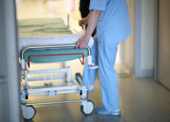 Караколдо 23 жаштагы келин төрөттөн каза болду. Ымыркайынын абалы айтылды