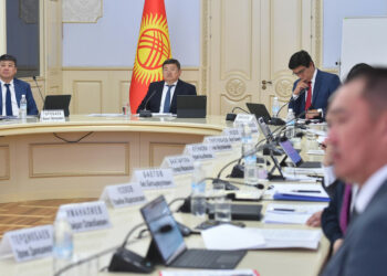 Акылбек Жапаров: «Майлуу-Суудагыдай абал кайталанса, кабинетке жете электе кызматтан кетесиңер»