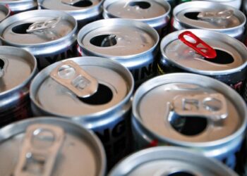 Казакстанда энергетикалык суусундуктарды 21 жашка чейинкилерге сатууга тыюу салынат