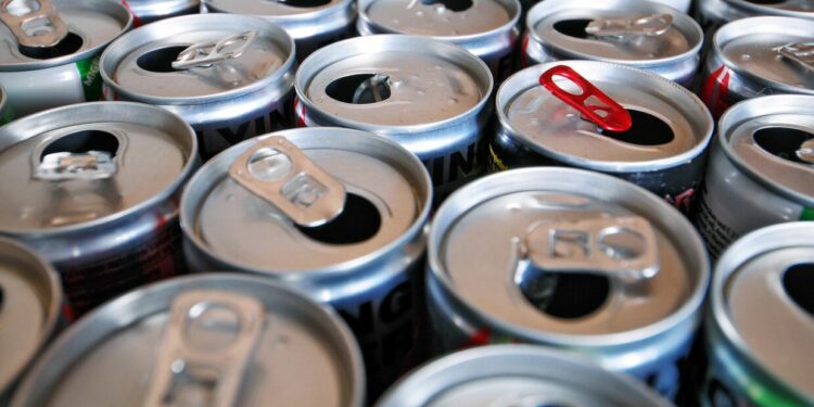 Казакстанда энергетикалык суусундуктарды 21 жашка чейинкилерге сатууга тыюу салынат