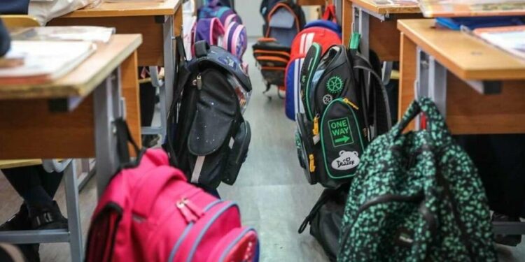 Кыргызстандын мектептеринде 120 орусиялык мугалим сабак бере баштады