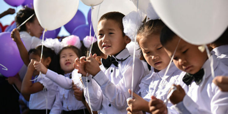 Бүгүн мектептерде Билим күнү белгиленүүдө